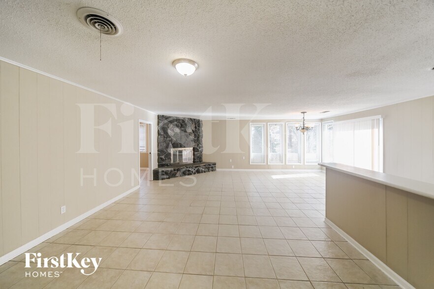 Building Photo - 6116 Ivanhoe Rd