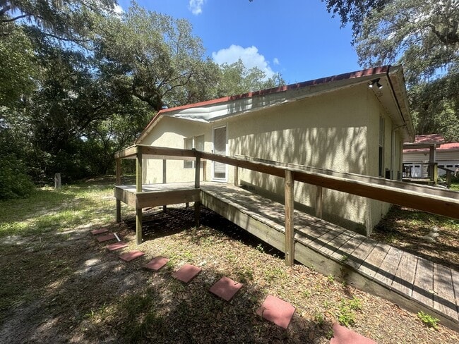 Building Photo - Rent Includes Electric and Water