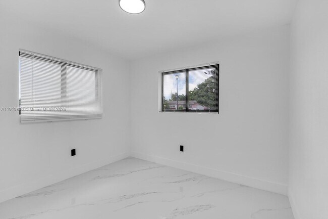 Building Photo - 1041 NW 199th St