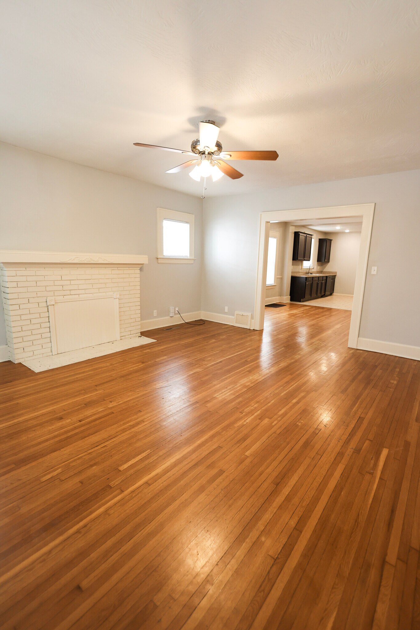 Building Photo - 1351 E Cherry St