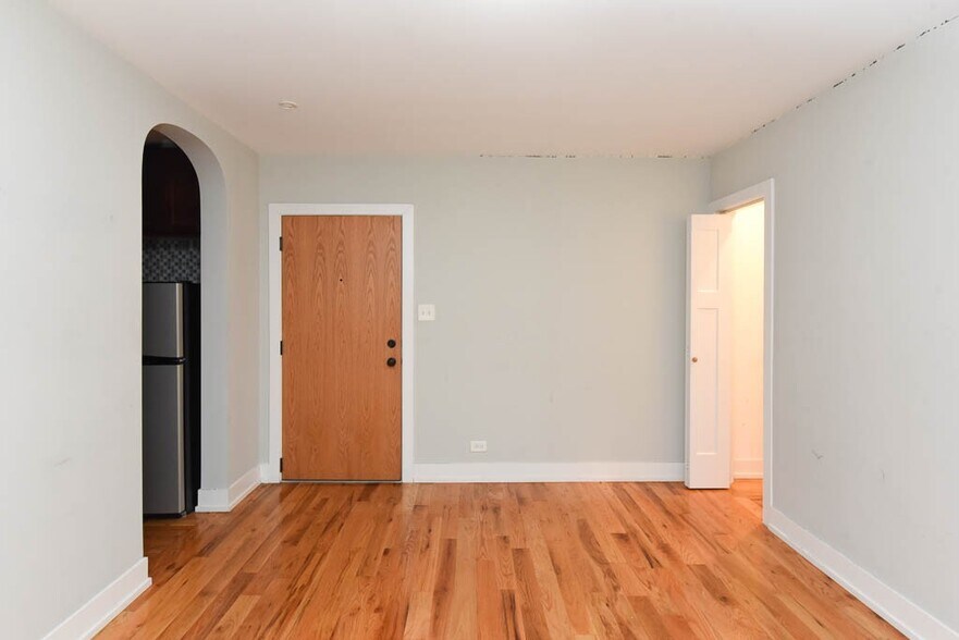 Building Photo - 553 W Arlington Pl