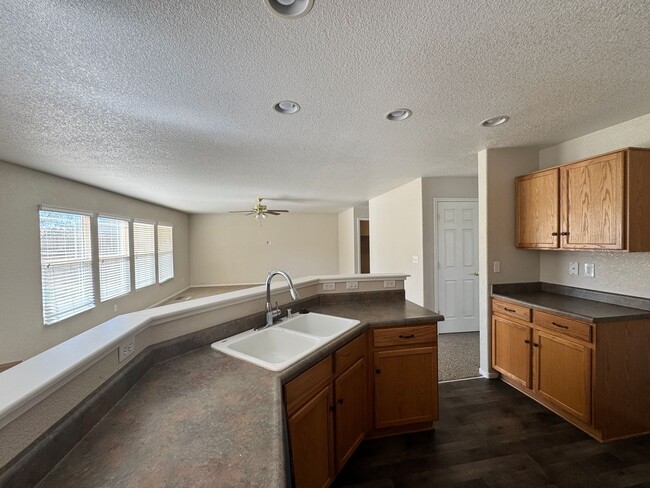 Building Photo - 7744 Tulear St