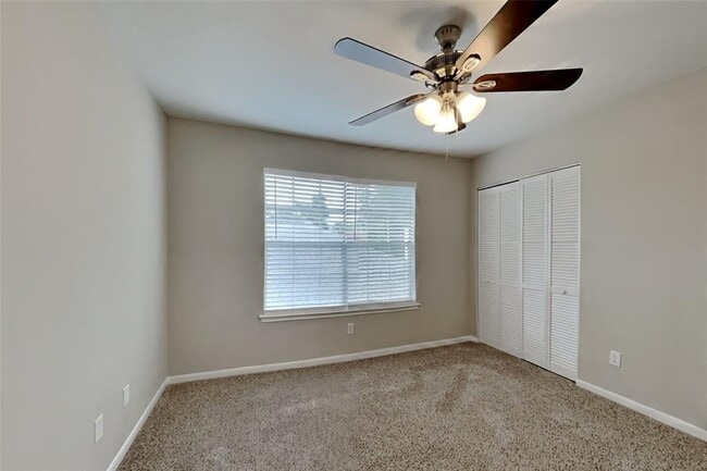 Building Photo - 16023 Willowpark Dr