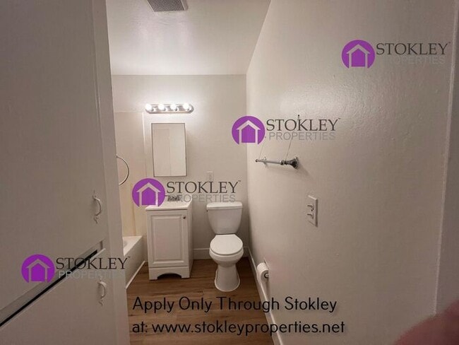 Building Photo - 2405 Applegarth Ln