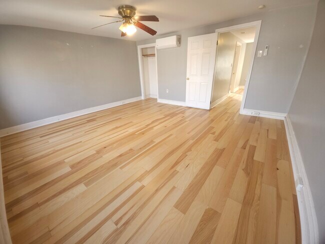 Building Photo - 214 Hermitage St