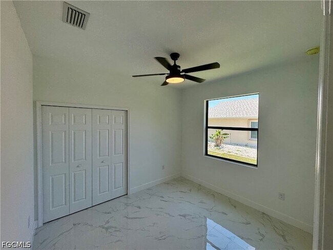Building Photo - 1208 NW 25th Pl