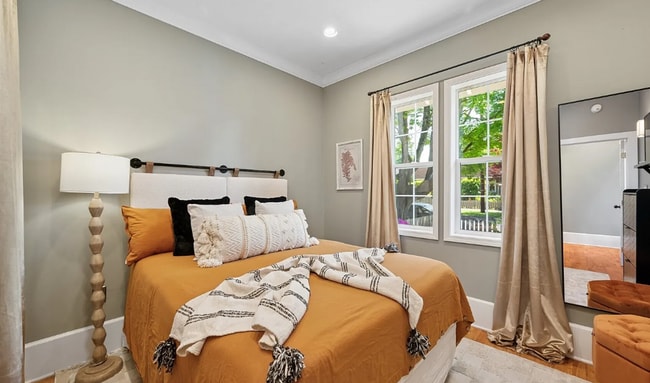 Building Photo - Charming updated 1920s 3BD 3BA