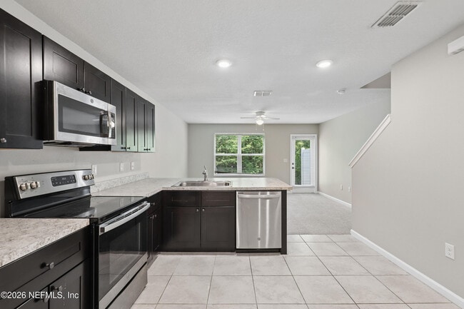 Building Photo - 5988 Creekside Crossing Dr