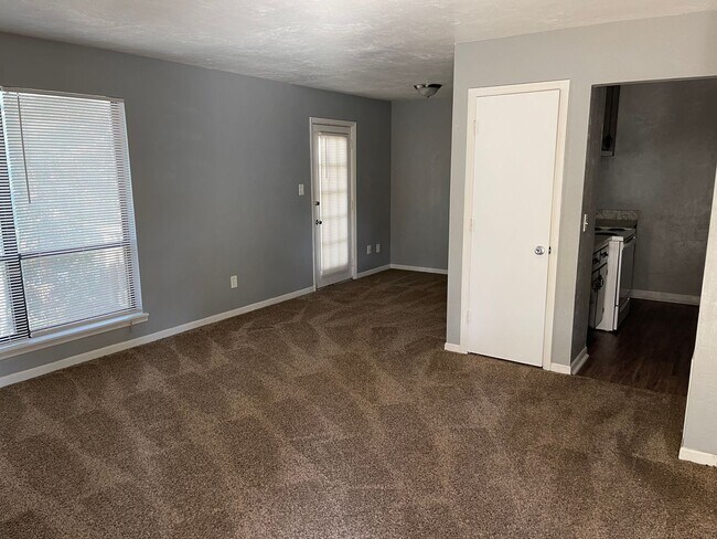 Building Photo - 2010 Bradford Ct