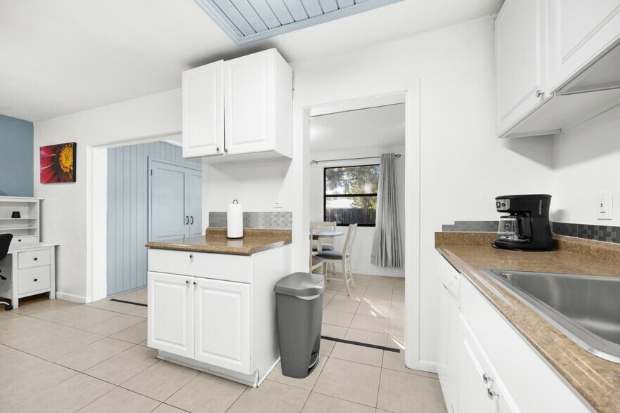 Building Photo - 735 SE 4th Ave