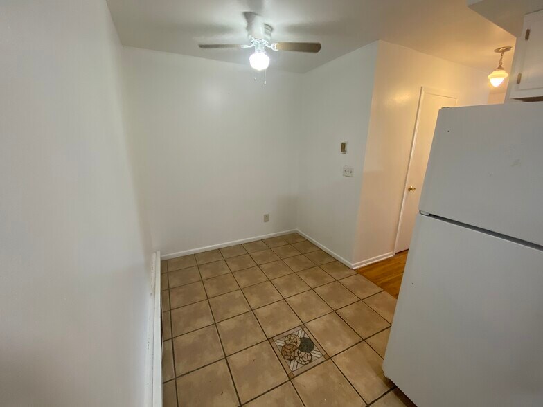 Building Photo - 118 Main St