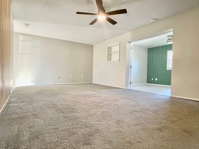 Building Photo - 1943 Sky Dr