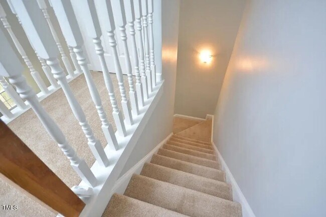 Building Photo - Spacious and Updated!  4 Bedrooms, LVP Flo...