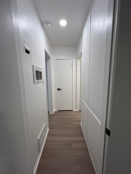 Building Photo - 3633 Kelton Ave
