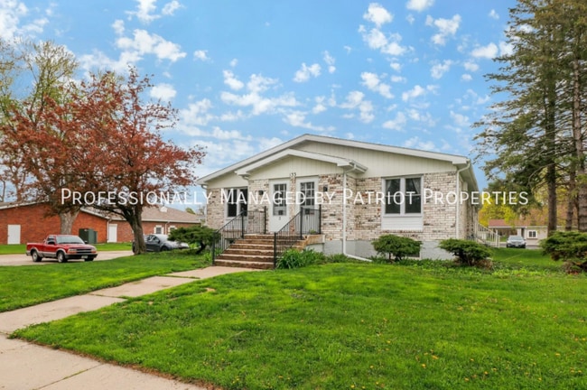 Building Photo - 133 N Main St