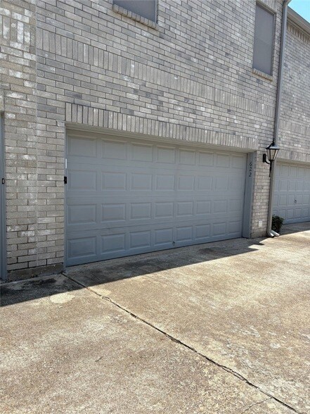 Building Photo - 622 Wilcrest Dr