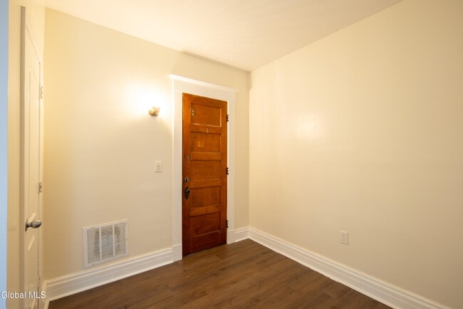 Building Photo - 22 Swan St