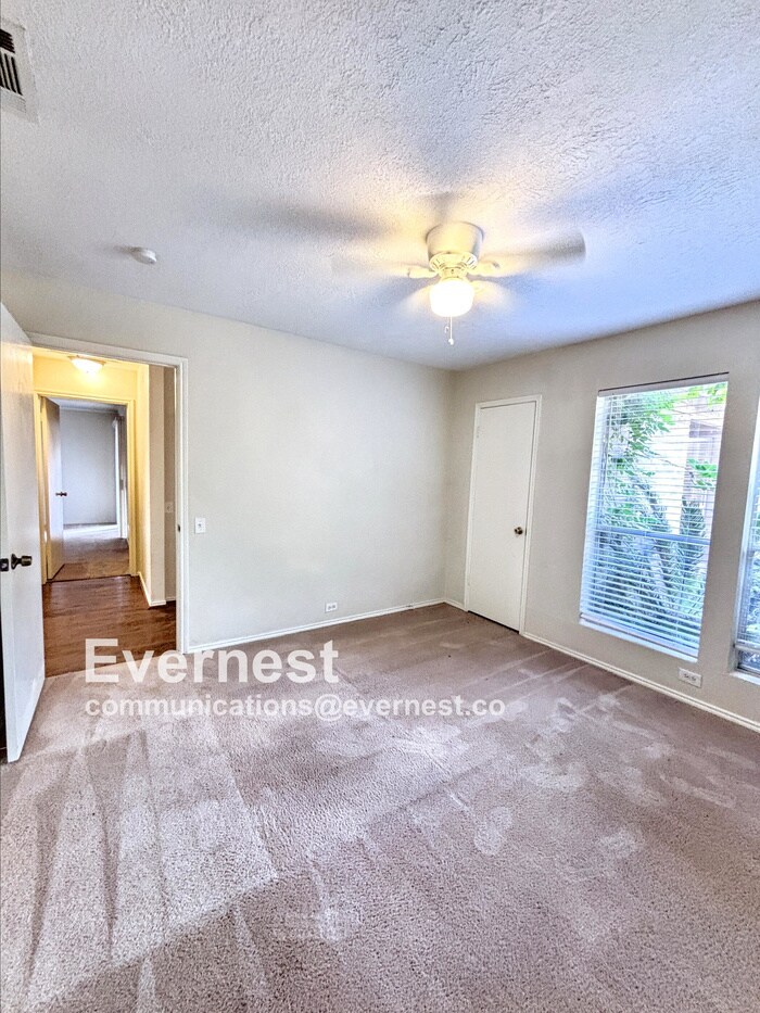 Building Photo - 8731 Summit Pines Dr