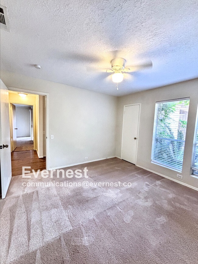 Building Photo - 8731 Summit Pines Dr