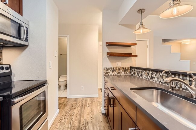 Building Photo - AMAZING LOCATION 2 Bed 2 Bath Condo In The Heart of Downtown Boulder