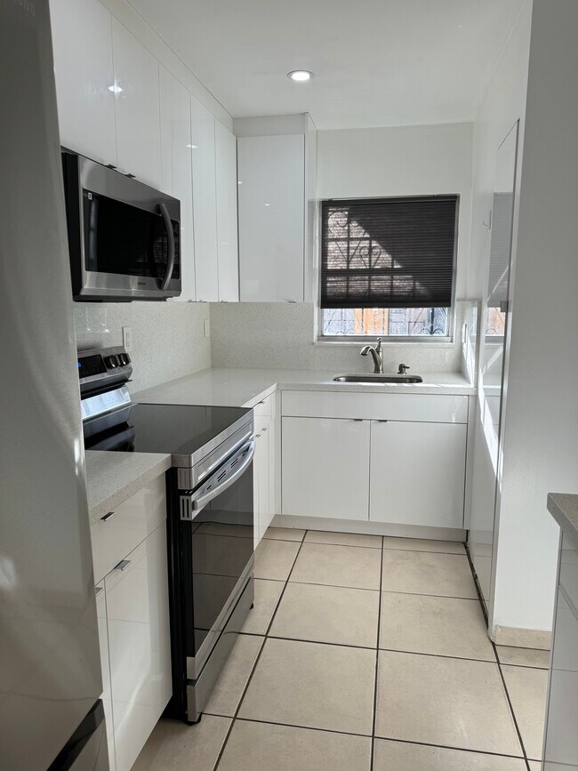 Building Photo - 10851 SW 2nd St