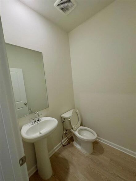 Building Photo - 327 Vly Oak Dr
