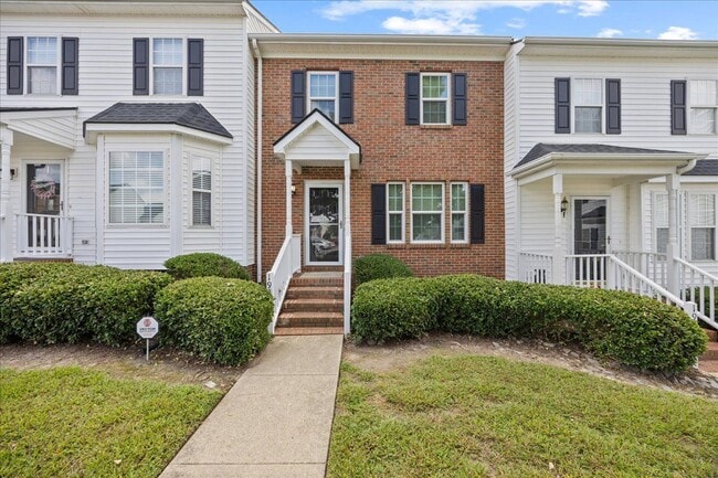 Building Photo - 1932 Stroll Cir