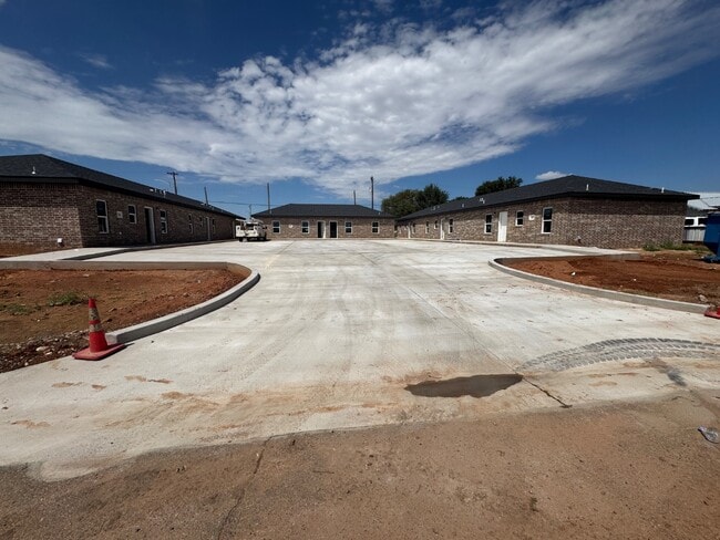 Building Photo - 708 West St