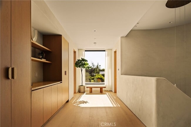 Building Photo - 5006 Enfield Ave