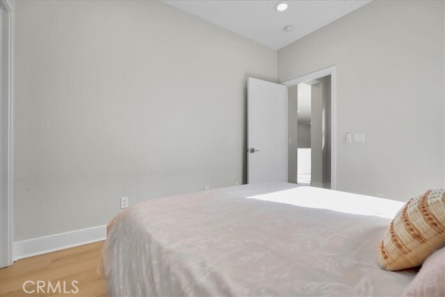 Building Photo - 170 Chorus