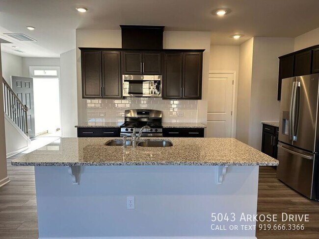 Building Photo - 5043 Arkose Dr