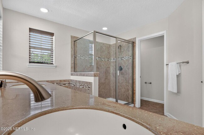 Building Photo - 127 Rockcreek Dr