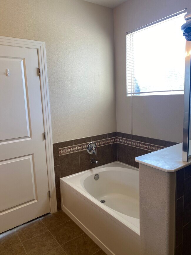 Building Photo - 9019 E Panorama Cir