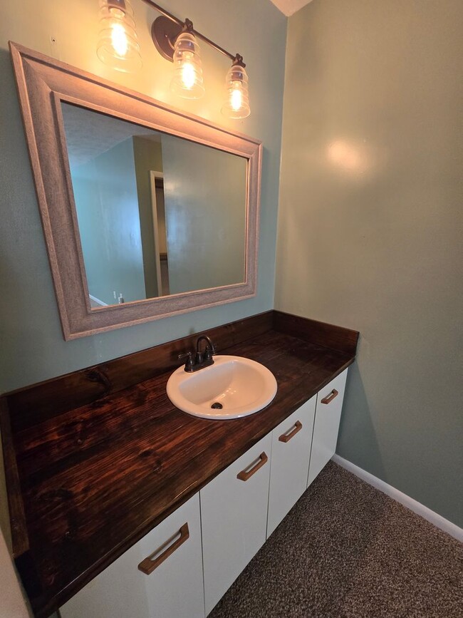 Building Photo - 1018-4 Brookhollow Dr - Stewarts Creek