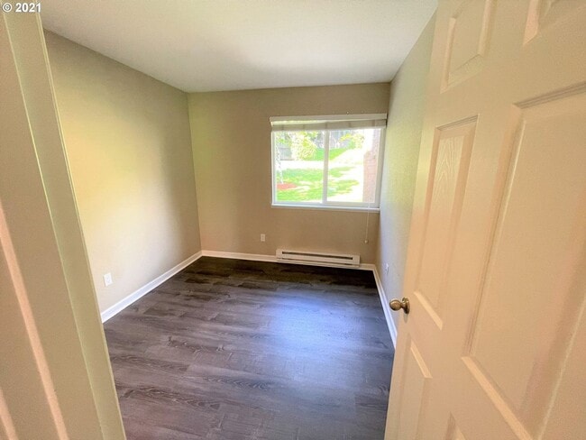 Building Photo - 2 Bedroom 2 Bathroom Ground Floor Condo in Murrayhill