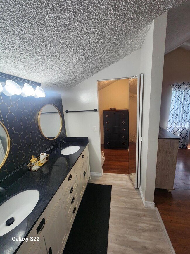 Building Photo - 5884 Dewberry Way