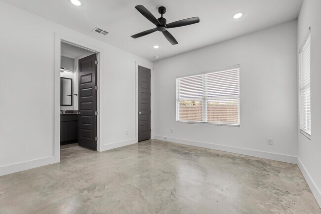 Building Photo - 3004 Alpha Wolf Ct