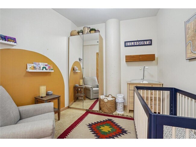 Building Photo - 401 N 2nd St