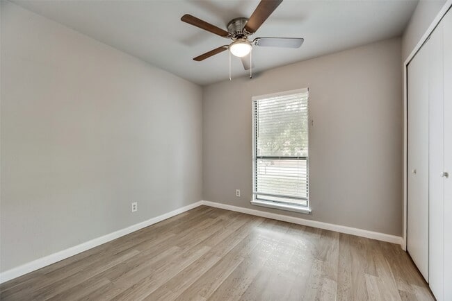 Building Photo - 713 Sunny Slope Dr