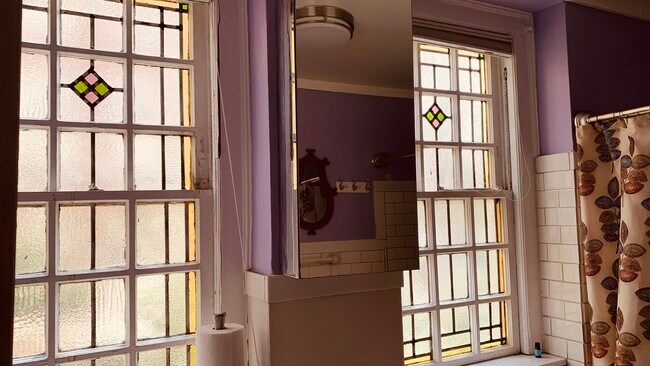 Building Photo - 4625 Pine St