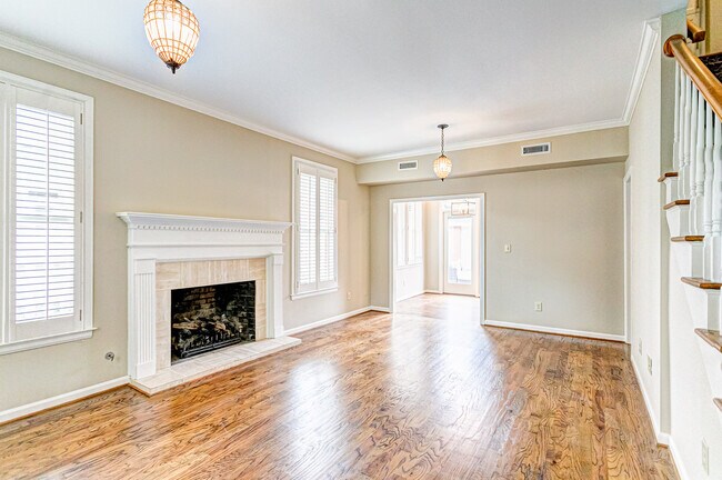 Building Photo - 8141 Oak Alley