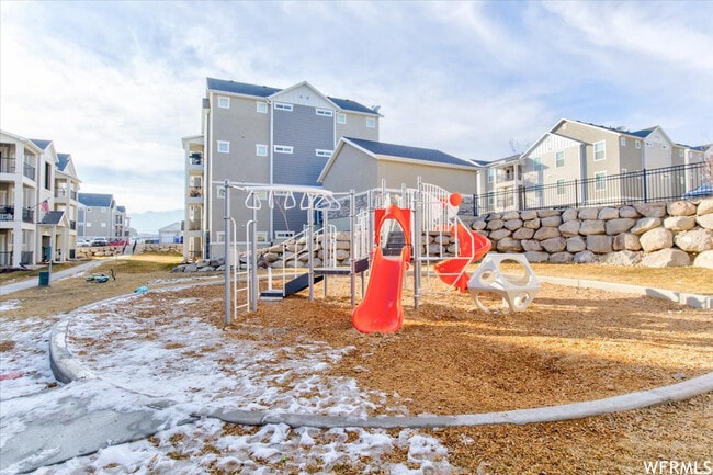 Building Photo - Condo in Saratoga Springs master planned community.