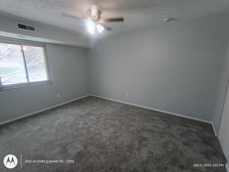 Master bedroom and ceiling fan - 5240 Emil Ave SW