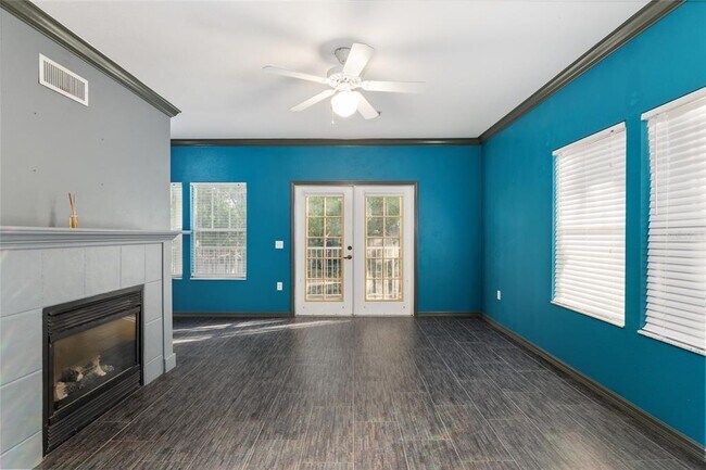 Building Photo - 9127 SW 52nd Ave