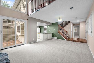 Building Photo - 2 Bed 2 Bath  in Heather Ridge