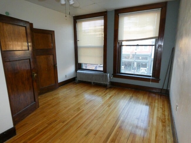 Building Photo - 15 E Main St