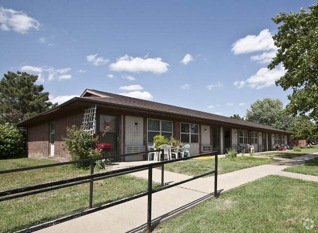 Primary Photo - Sunflower Senior Apartments