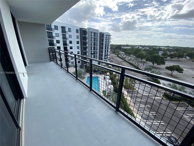 Building Photo - 9000 Ramblewood Dr