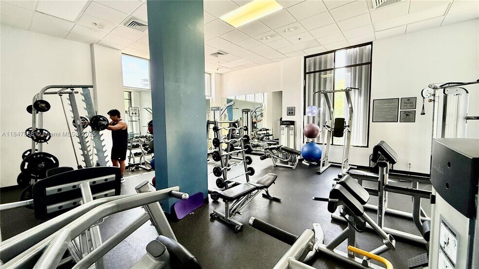 Building Photo - 100 Bayview Dr