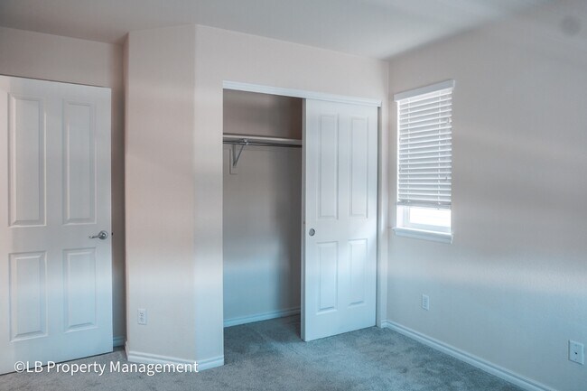 Building Photo - 10590 Pearlwood Cir
